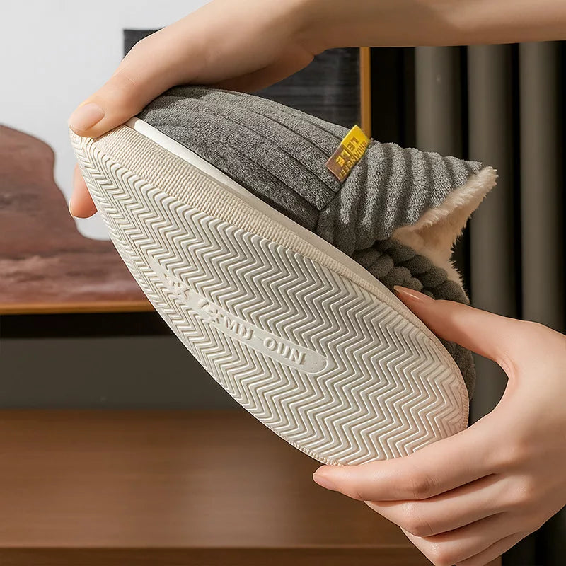 Lukkede vintertøfler med pels og tykk såle