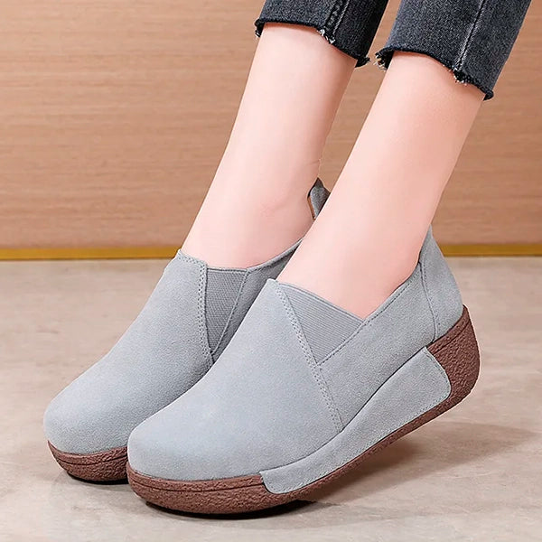 Mokasiner med platå i semsket skinn