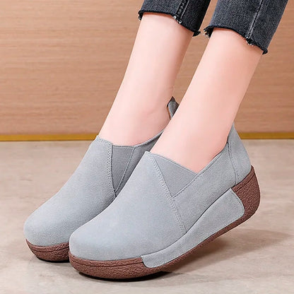 Mokasiner med platå i semsket skinn